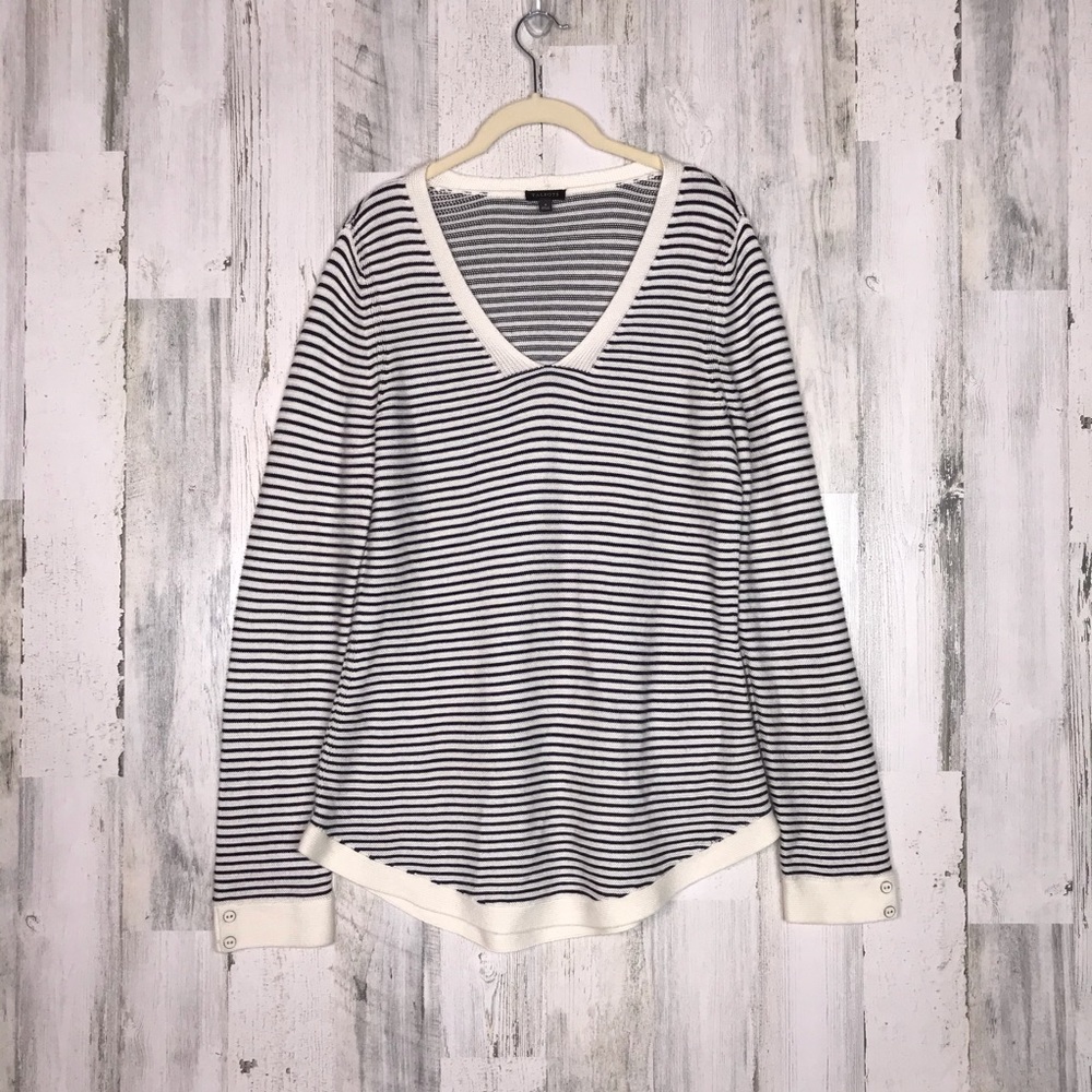 White black stripe V-neck sweater with snap cuffs